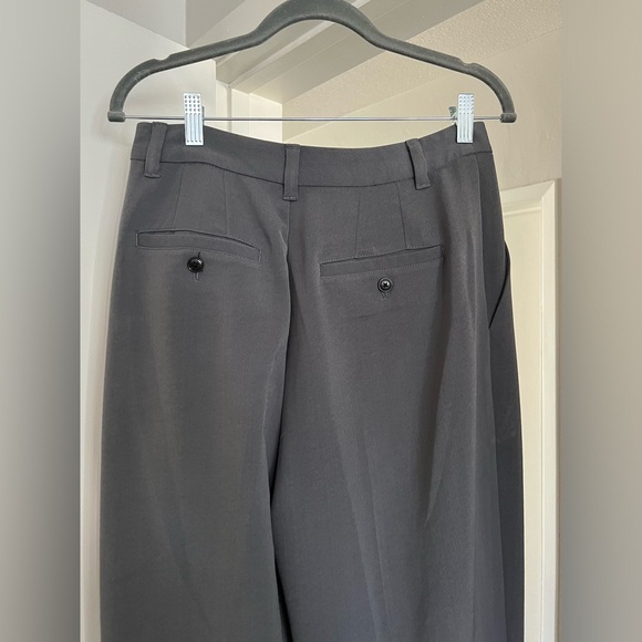 Madewell Tall Pleated Tapered Leg Pants in Easygoing Crepe Thunder Cloud - Picture 9 of 10